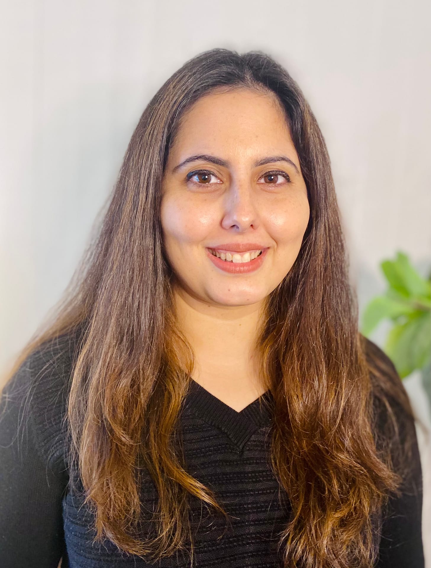 meet-us-fine-feather-dentistry-dr-nidhi-vyas-dds-dentist-near